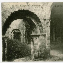 Temple de LANLEFF Eglise Romane circulaire (XIIḞ siècle) Bas-côté du côté du Choeur