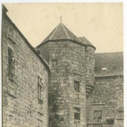 Environs de St-Michel-en-Grève. - Le Château de Coat-Trédrez