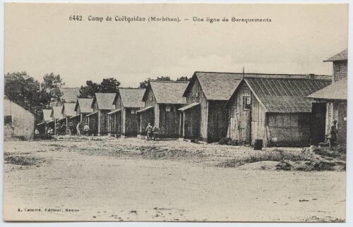 Camp de Coëtquidan (Morbihan) - Une ligne de Baraquements.