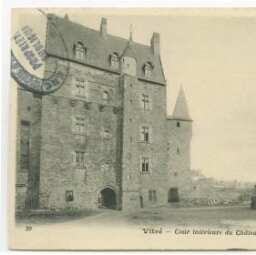 Vitré (I.etV.). - Cour intérieure du château.