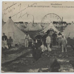 Camp de Coëtquidan. - Préparation de la Soupe devant les Tentes.