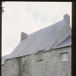 Saint-Alban. - Manoir de La Grande Goublaie : château, façade arrière.