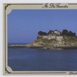 Environs de Cancale (Ille-et-Vilaine) L'île Du Guesclin et son fort.
