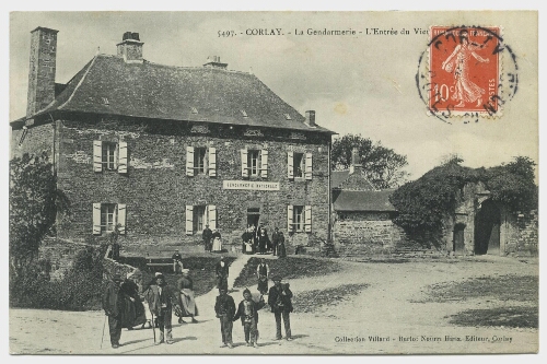 CORLAY. - La gendarmerie - L'Entrée du Vieux Château
