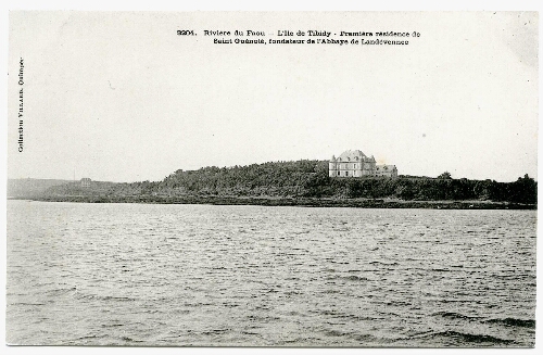 L'Hôpital-Camfrout.- L'île de Tibidy et son château. Au premier plan, la rivière du Faou.