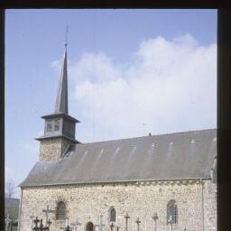 Saint-Gondran. - Bourg : église, corniche.