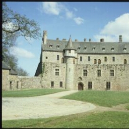 Ploézal. - Château de La Roche Jagu : manoir, château.