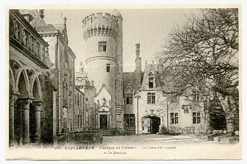 CONCARNEAU - Château de Kériolet - La Cour d'Honneur et le Donjon