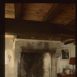 Ploulec'h. - Le Yaudet : maison, intérieur, cheminée.