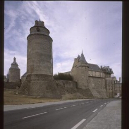 Châteaugiron. - Bourg : château, donjon, logis.