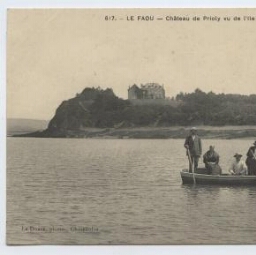 LE FAOU - Château de Prioly vu de l'Ile d'Arun