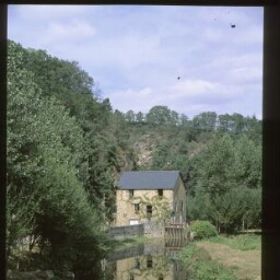 Mézière-sur-Couesnon. - Moulin de la Roche : maison, moulin.