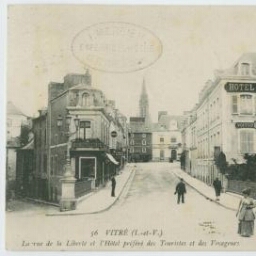 Vitré (I.-et-V.) - La rue de la Liberté et l'hôtel préféré des touristes et des voyageurs.