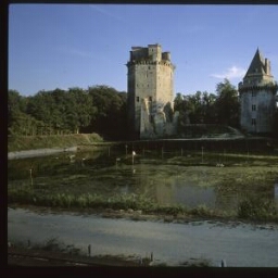 Elven. - Forteresse de Largoët : château fort, donjon.