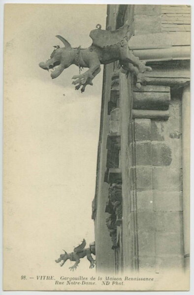 Vitré. Gargouilles de la maison renaissance, rue Notre-Dame. ND Photo