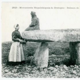 Monuments Mégalithiques de Bretagne. Dolmen de Rostudel - Environs de Crozon