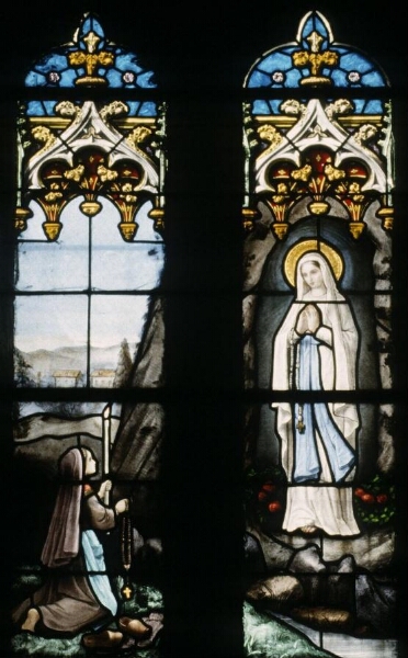 Verrière de Notre-Dame de Lourdes de l'église Saint-Martin