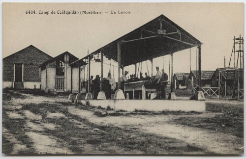 Camp de Coëtquidan (Morbihan) - Un Lavoir.