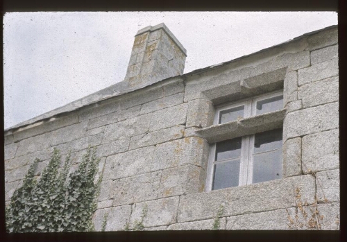 Plomeur. - Saint-Jean Trolimon : maison, fenêtre.