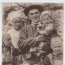 Un papa et ses Enfants (Plougastel-Daoulas)