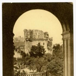 Châteaubriand - Donjon du Château-fort - vu du balcon du Château de la Renaissance