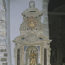 Retable dédié au Sacré Coeur de l'église Saint-Pierre