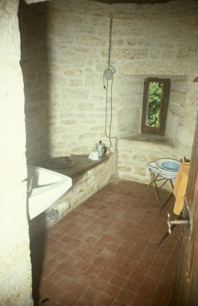 Le Quiou. - Manoir du Hac : château, intérieur, latrine.