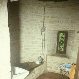 Le Quiou. - Manoir du Hac : château, intérieur, latrine.