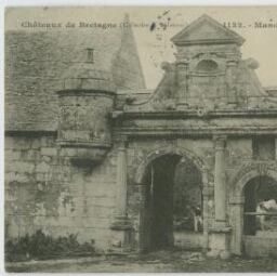Manoir de Guernachannay, près Plouaret Portique d'entrée