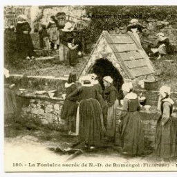 La Fontaine sacrée de N.-D. de Rumengol (Finistère) - Les Ablutions