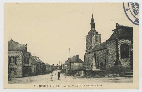 Baulon (I.-et-V.). La rue principale. A gauche, la poste