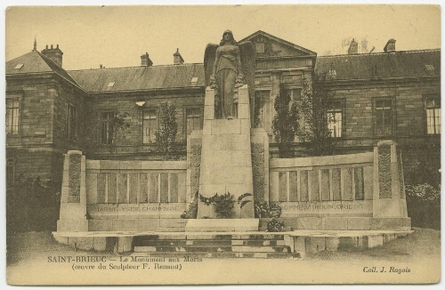 SAINT-BRIEUC. - Le Monument aux Morts (oeuvre du Sculpteur F. Renaud)
