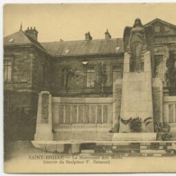 SAINT-BRIEUC. - Le Monument aux Morts (oeuvre du Sculpteur F. Renaud)
