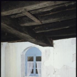 Plounérin. - Manoir de Kergoat : maison, manoir, salle basse cheminée, fenêtre, porte, plafond.