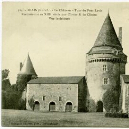 Blain.- La tour du pont-levis, vue du côté de la cour du château.
