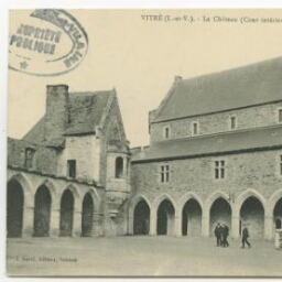 Vitré (I. et V.).- Le château (cour intérieure)