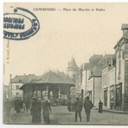 I. COMBOURG - Place du Marché et Halles.