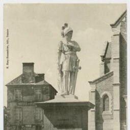 BROONS (C.-du-N.). - Statue de Dugesclin