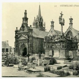 GUIMILLAU (Finistère).- Le Calvaire et l'Eglise.