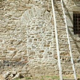 Saint-M'Hervé. - L'Orrier : mur, porte fenêtre.