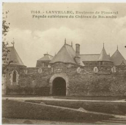 LANVELLEC, Environs de Plouaret Façade extérieure du Château de Rosambo