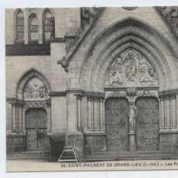 SAINT-PHILBERT DE GRAND-LIEU (L.-Inf.) - Les Portails de l'Eglise
