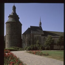 Châteaugiron. - Bourg : château, donjon, chapelle.