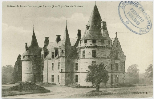 Château de la Bonnefontaine, par Antrain(I.-et-V.). Côté de l'arrivée.