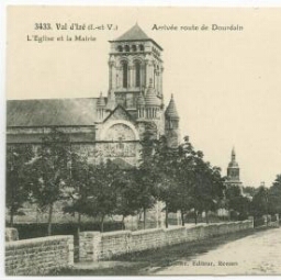 VAL-d'IZE (I.-et-V.) - Arrivée route de Dourdain. L'Eglise et la Mairie.