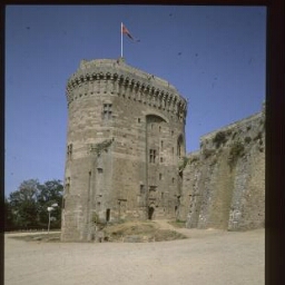 Dinan. - Château : château, donjon, tour.
