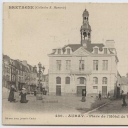 AURAY - Place de l'Hôtel-de-Ville.