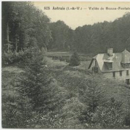 Antrain (I.-et-V.). Vallée de Bonnefontaine et le vieux moulin.