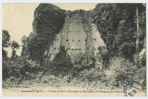 Corseul (C.-du-N.). - Temple de Mars, Monument le plus ancien de Bretagne (Vue intérieure)