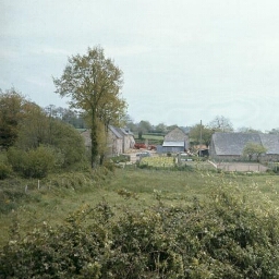 Saint-M'Hervé. - Mesnil : maison, paysage.